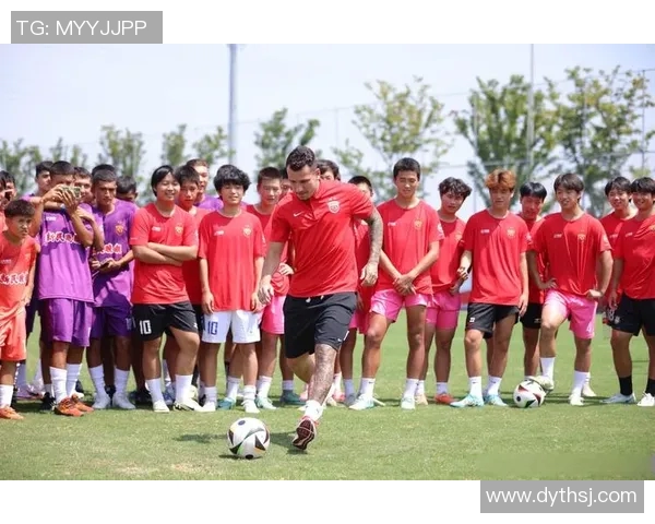 足球球星舆论分析:社交媒体影响力与公众形象塑造的双重博弈 足球球星舆论分析:社交媒体影响力与公众形象塑造的双重博弈